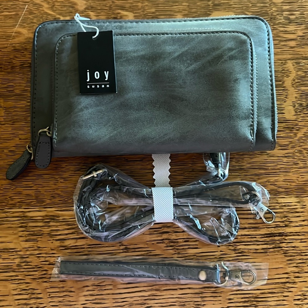 Adorable and Versatile Crossbody or Wristlet handbag- great for travel! NWT